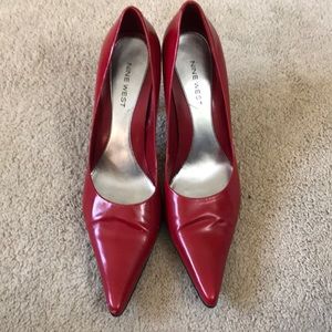 Red Nine West pumps